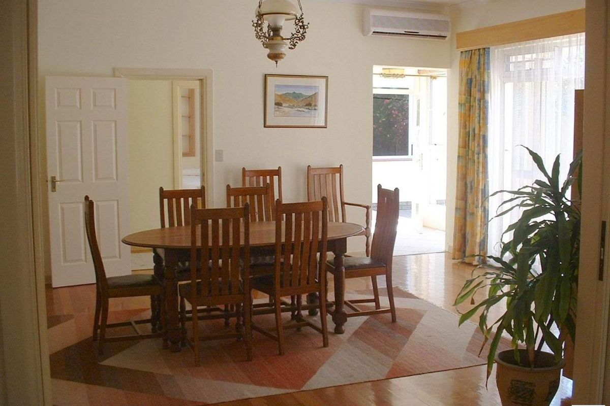 HOUSE PLUS FLAT WITH 14 ROOMS & OFFICE RIGHTS - Photo 5