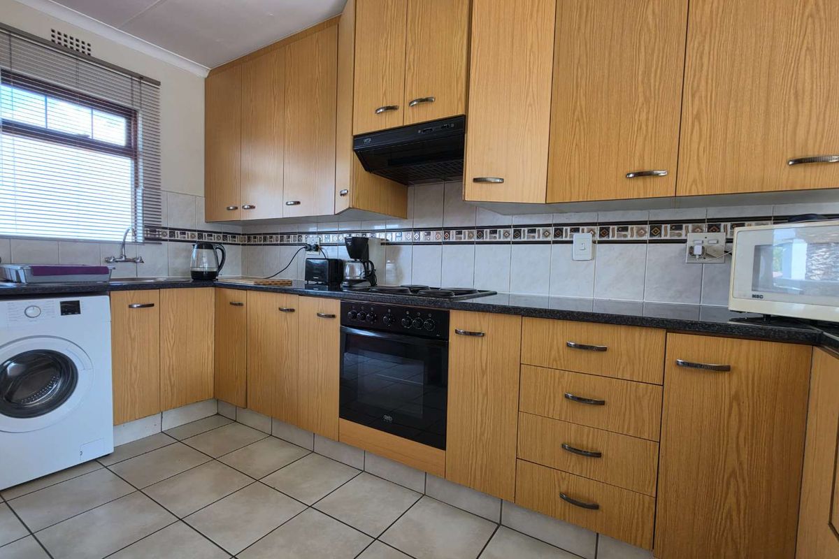 2 Bedroom Apartment / Flat for Sale in Verwoerdpark - Photo 5