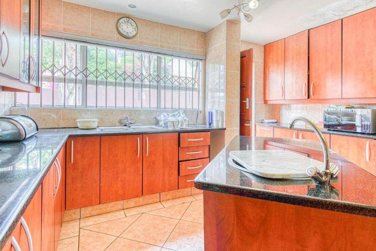3 Bedroom House for Sale in Glenvista - Photo 2