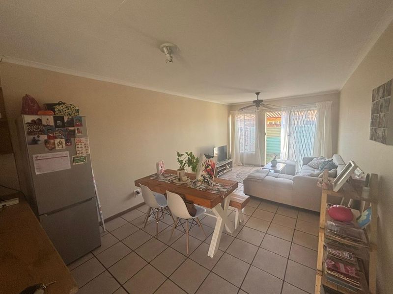 Townhouse for Sale in Secure Complex in Garsfontein. - Photo 3