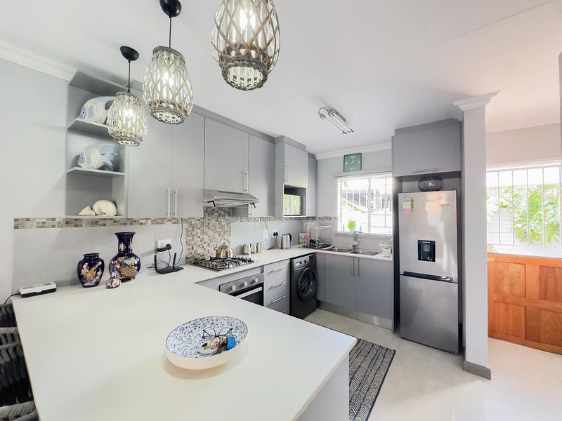 2 Bedroom Simplex with a Private Garden - Photo 3