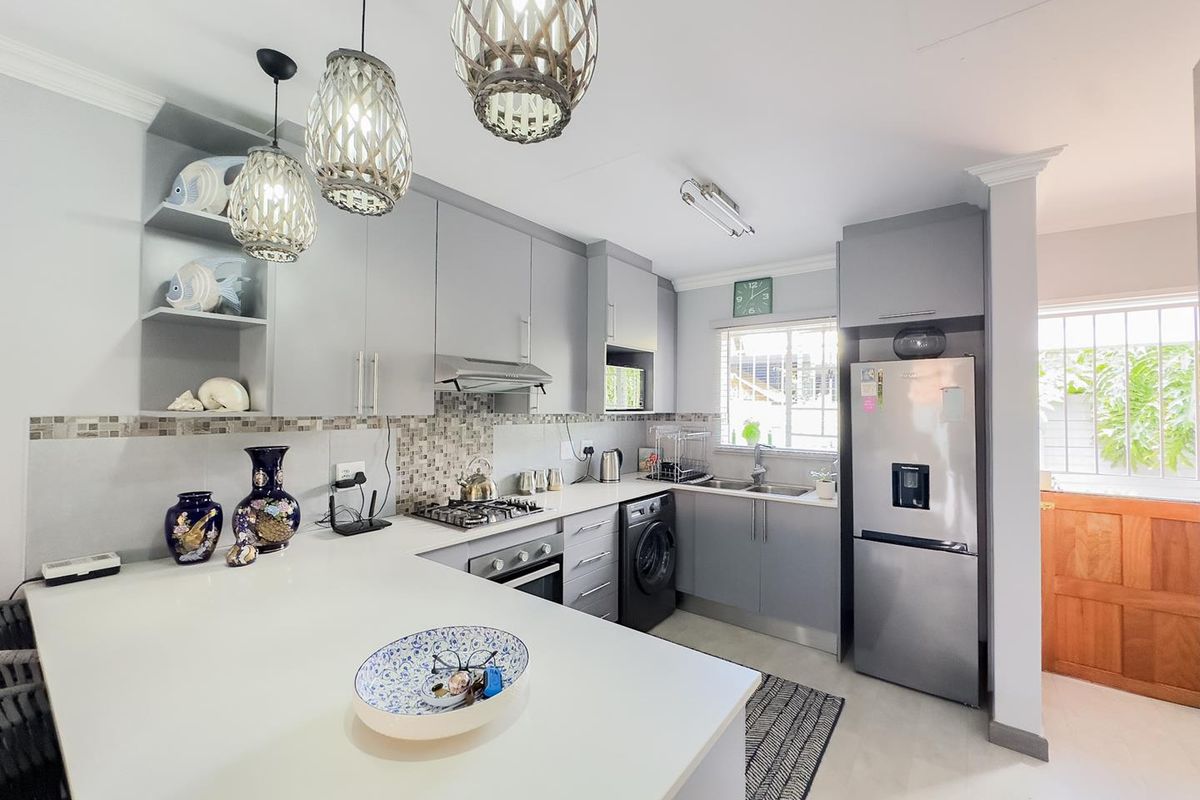 2 Bedroom Simplex with a Private Garden - Photo 3