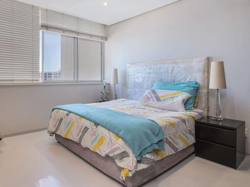 PRIME BANTRY BAY APARTMENT – OPPOSITE SAUNDERS ROCKS - Photo 9