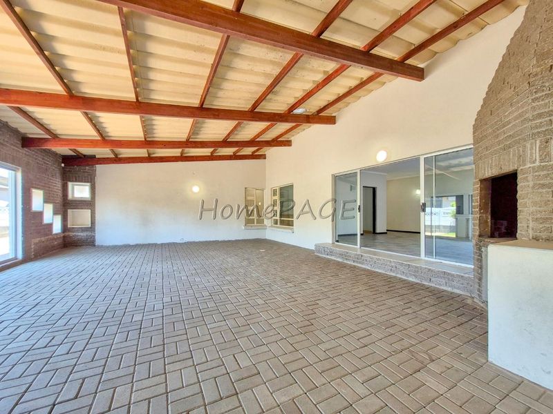 Central, Walvis Bay:  SPACIOUS HOME WITH TWO FLATS is for Sale - Photo 10