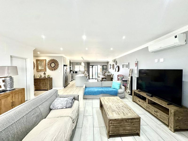 4 Bedroom House For Sale in Elisenheim - Photo 9