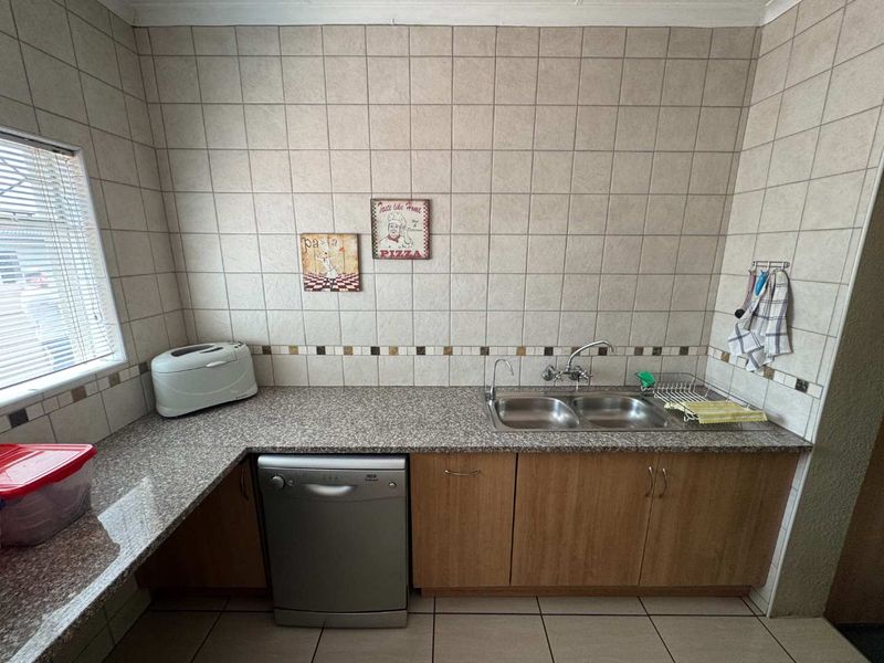Lovely Family Home for Sale - Photo 8