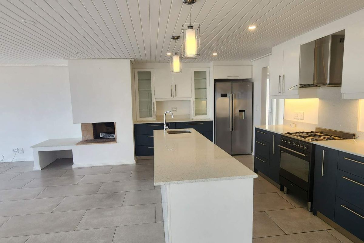 **Modern Coastal Retreat with Unparalleled Sea Views** - Photo 3