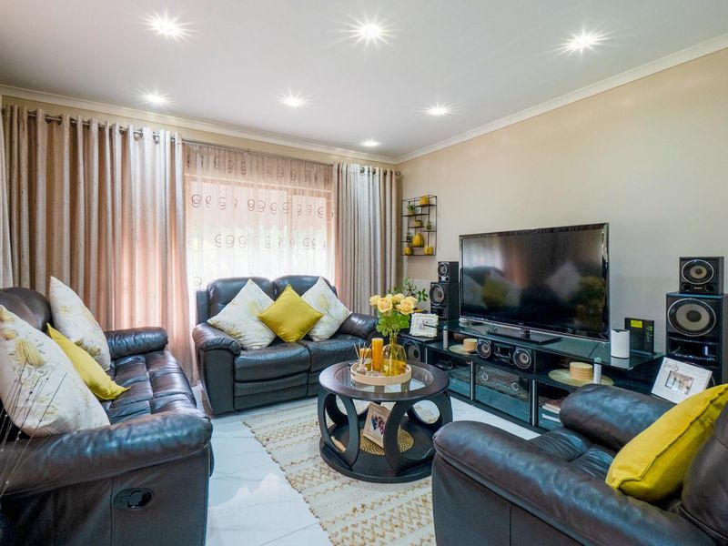 Modern pet friendly simplex - Photo 2