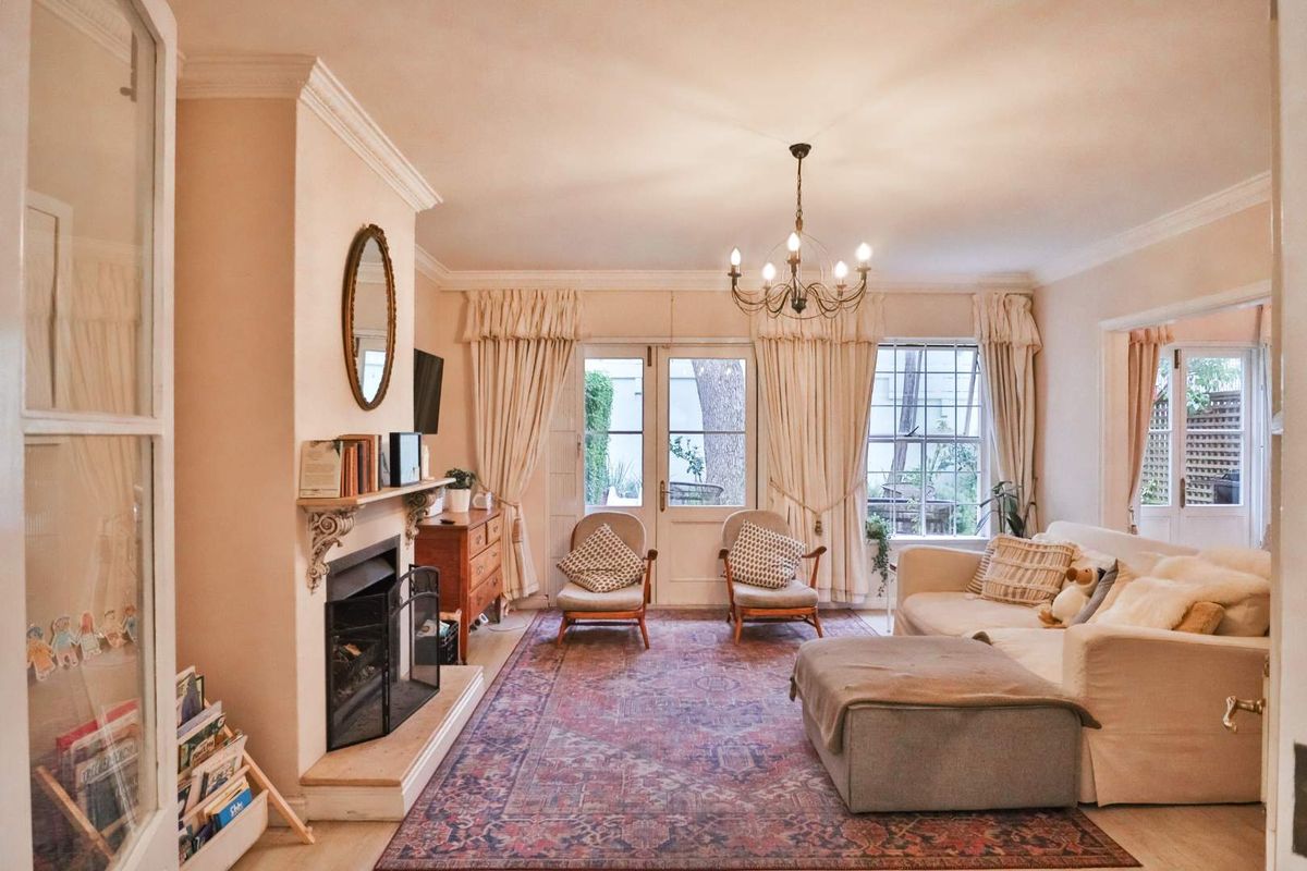 Stylish and Spacious 3-Bedroom Home in Prime Kenilworth Upper - Photo 2