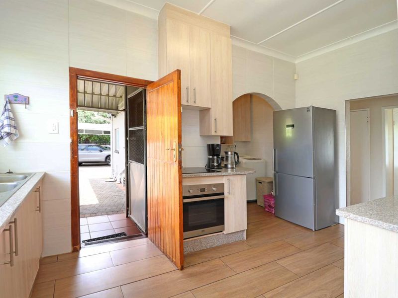 Well Maintained 3 Bedroom with pool and lapa (Offers Welcome) - Photo 6