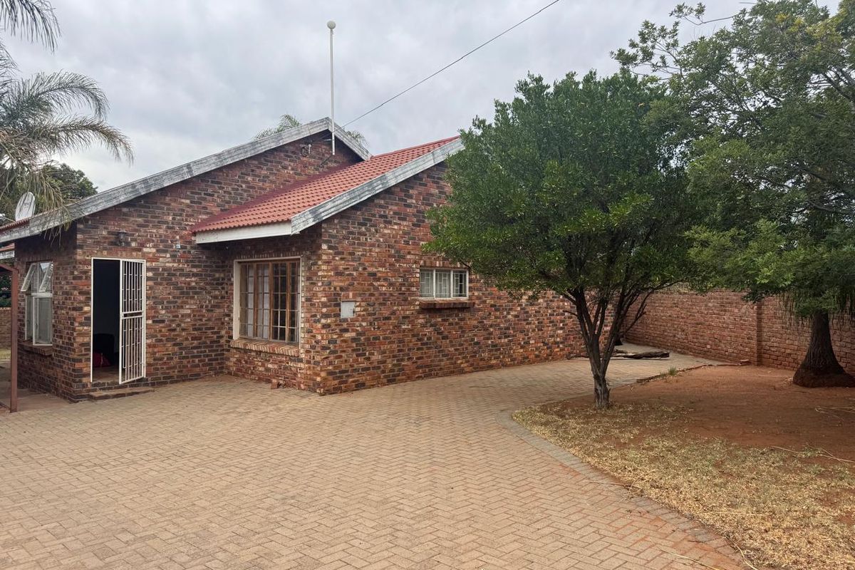 Charming Family Home with Outdoor Delight in Southridge - Photo 2