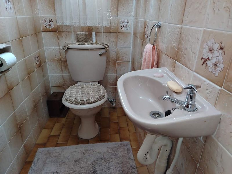 Family home with work from home facilities - Photo 8