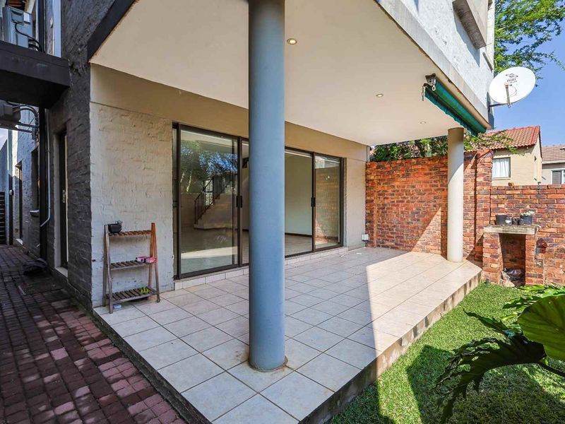 Modern, Move-In Ready Home in Secure & Sought After Olympus Estate - Photo 8