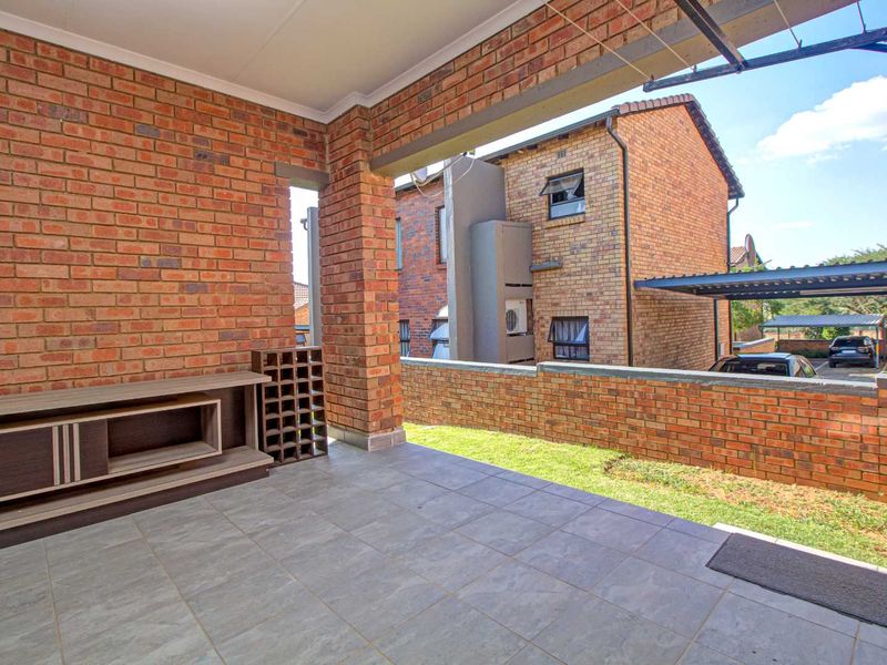 Move-In Ready, No Upgrades Needed - Photo 2