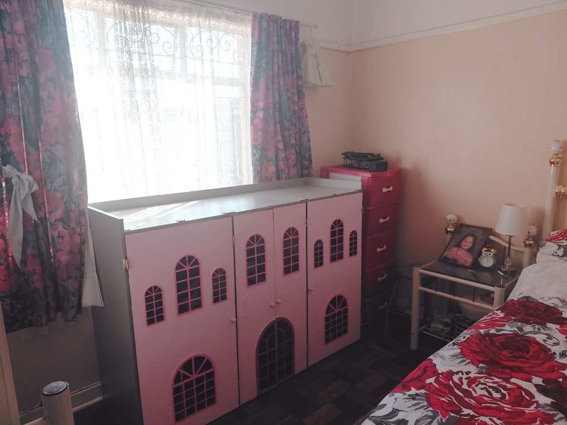 Spacious 3-Bed Home with Huge Yard & Ample Parking! - Photo 8