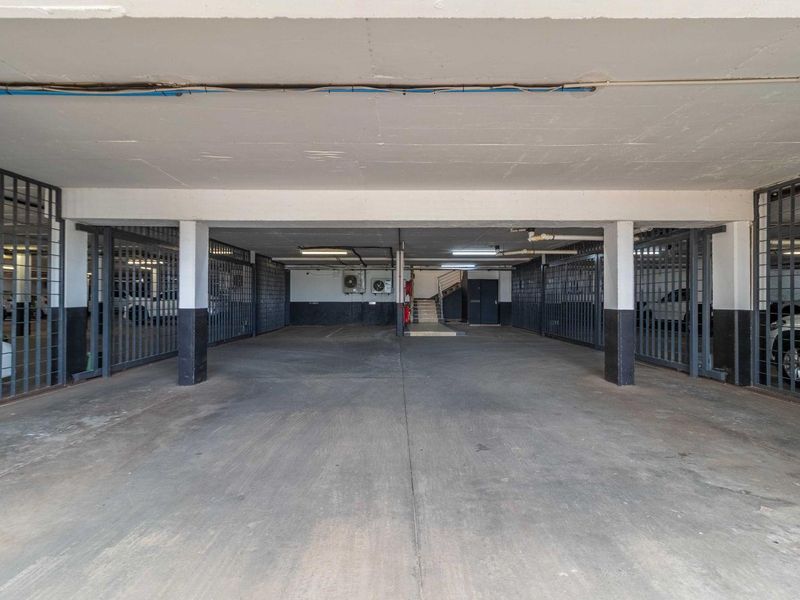 Commercial Property for Sale in Little Falls - Roodepoort. - Photo 9