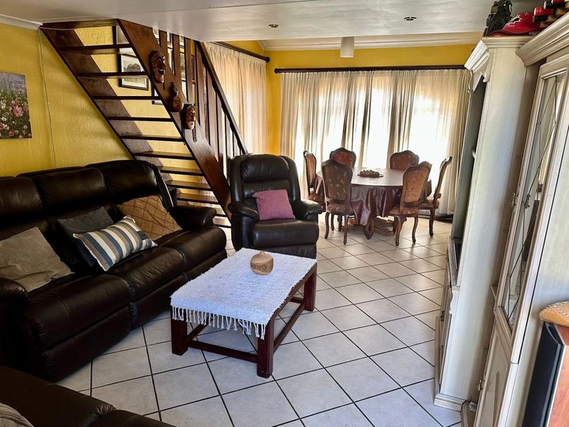 charming double-story unit. - Photo 2