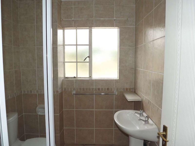 Charming 2-Bedroom Apartment with Modern Amenities - Photo 8