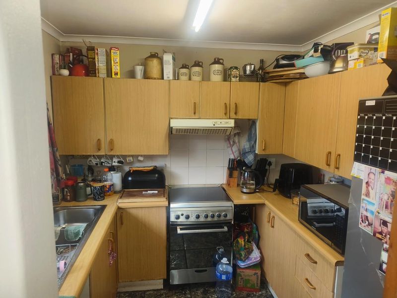 SPACIOUS 2 BED TOWNHOUSE IN WEAVINDPARK - Photo 3