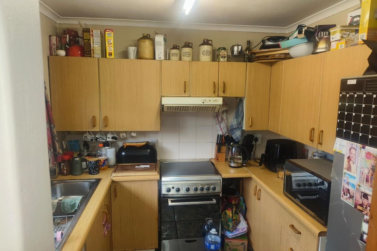 SPACIOUS 2 BED TOWNHOUSE IN WEAVINDPARK - Photo 3