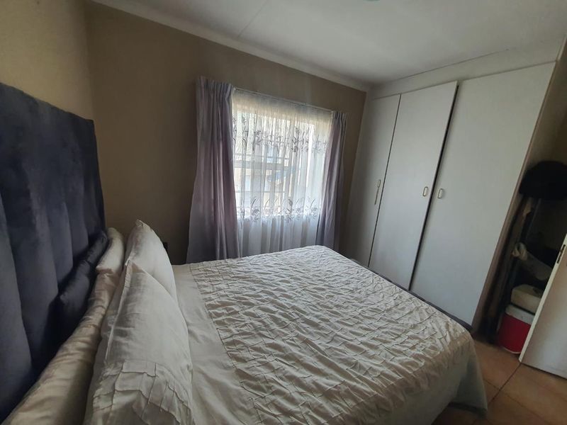 Lakefield Townhouse - Investment Opportunity - Photo 9