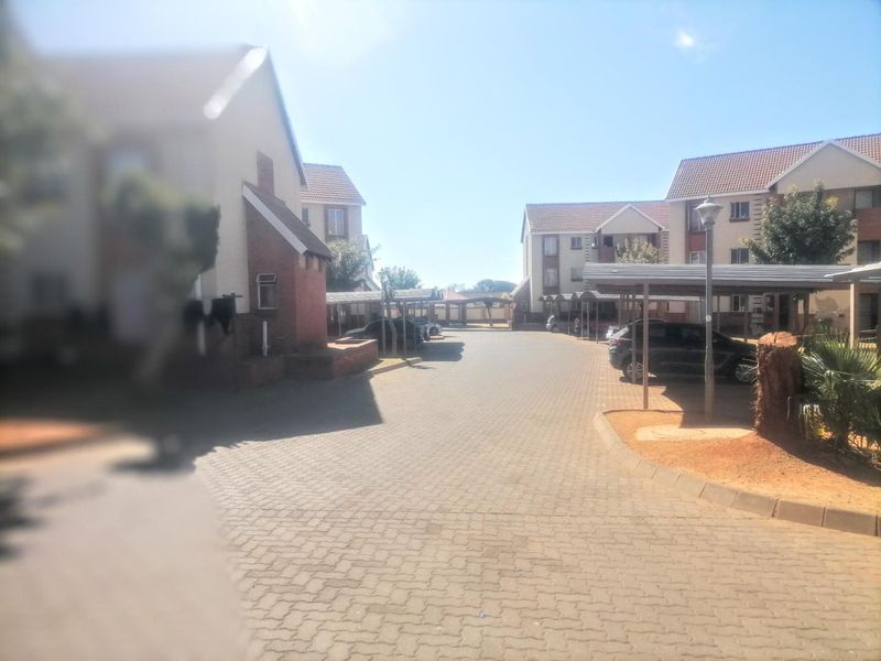 **Charming 2-Bedroom Home in Akasia** - Photo 7