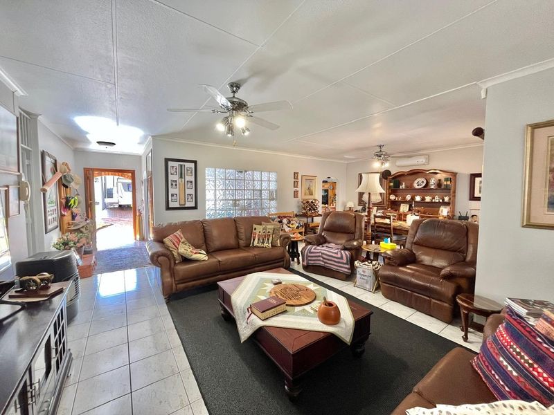 Discover Luxury in a Secure enclose area in Sunward Park 4-Bedroom Family Retreat.!" - Photo 3