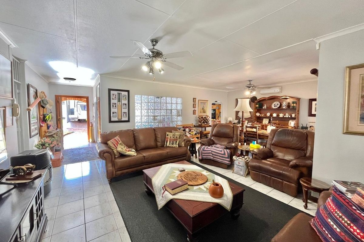 Discover Luxury in a Secure enclose area in Sunward Park 4-Bedroom Family Retreat.!" - Photo 3
