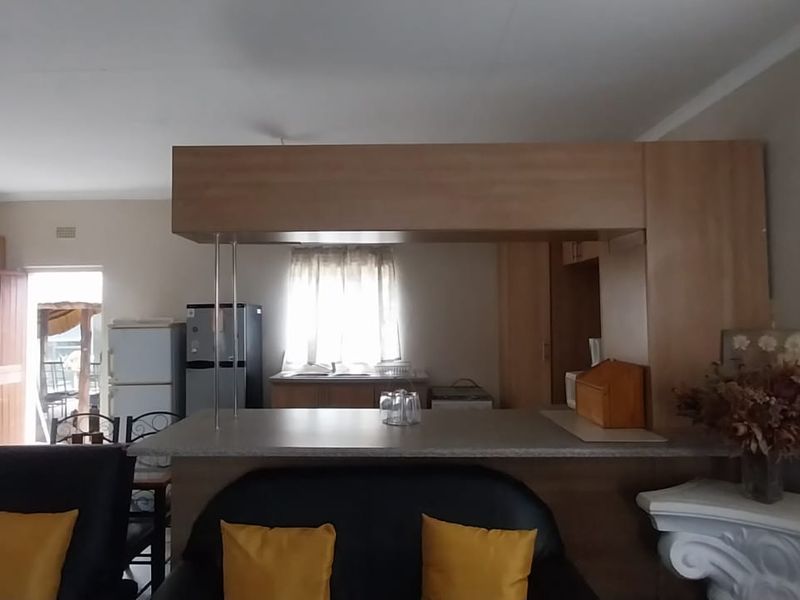 Versatile 3-Bedroom Property with 2-Bedroom Flatlet and Business Potential - Photo 4