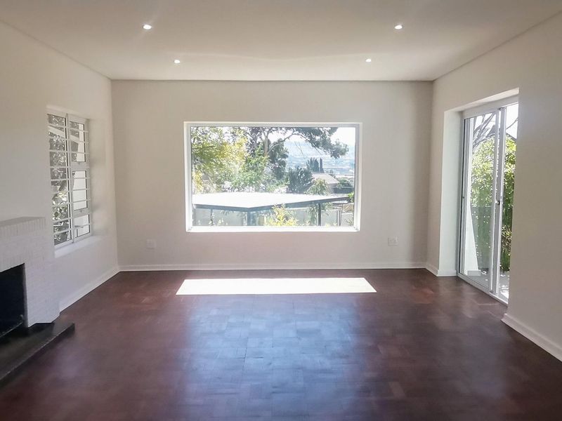 Stylish, newly renovated home for rental in Mondeor - Photo 4