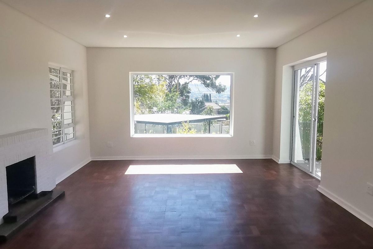 Stylish, newly renovated home for rental in Mondeor - Photo 4