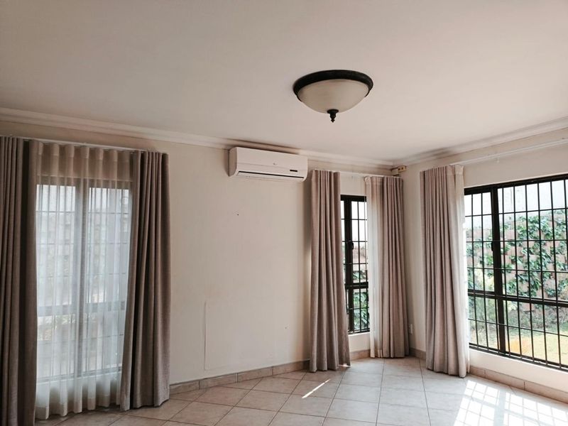 4 Modern Home to Rent in secure estate Waterkloof Ridge - Photo 7