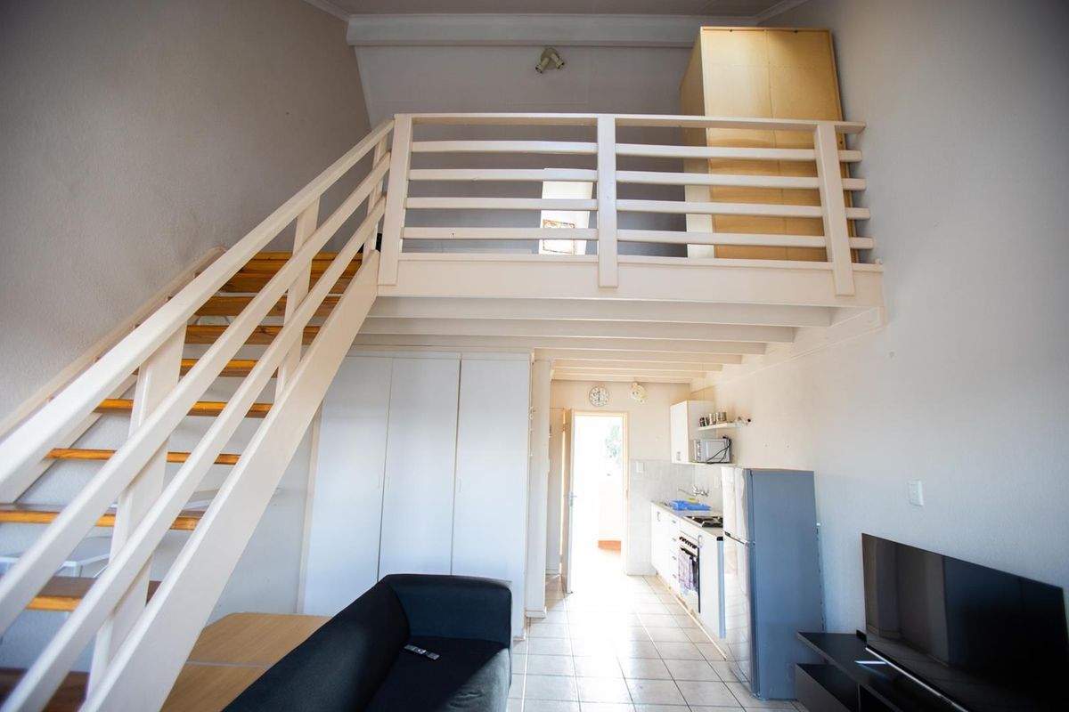 Bachelor Unit in Hatfield - Photo 2