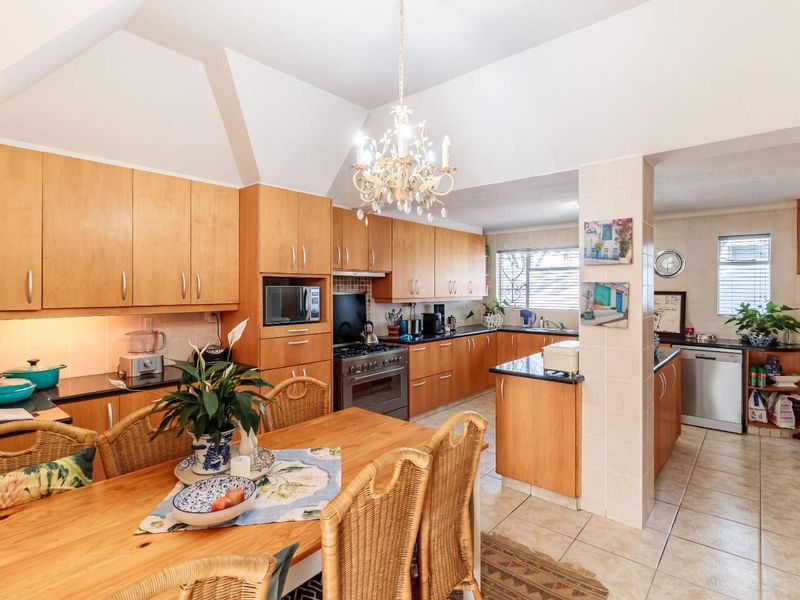 4/5 BED | PARSONS HILL | LARGE FAMILY FAMILY HOME WITH DESIGNER FLAIR - Photo 4