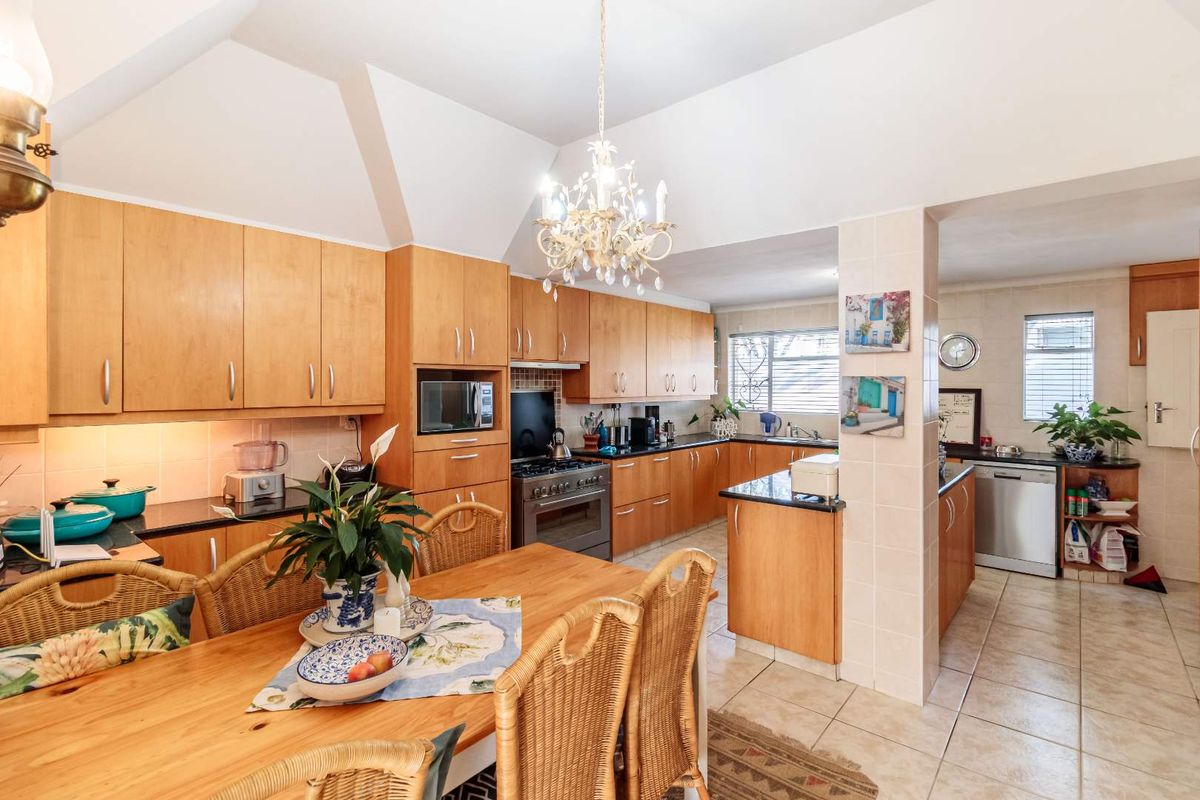 4/5 BED | PARSONS HILL | LARGE FAMILY FAMILY HOME WITH DESIGNER FLAIR - Photo 4