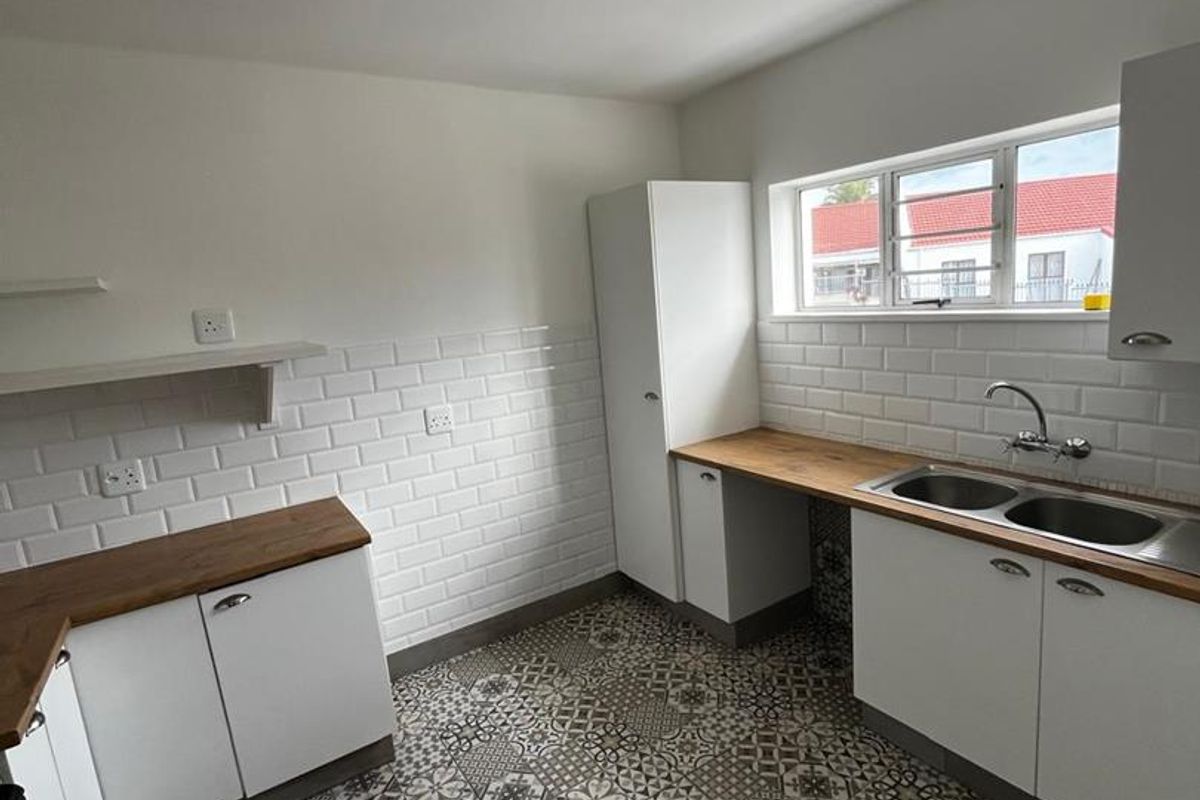 Immaculate 2-bedroom in the Heart of Humewood - Photo 3