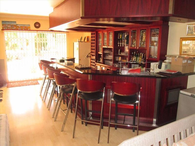 Comfort and space for an extended family in sought after Beyerspark - Photo 10