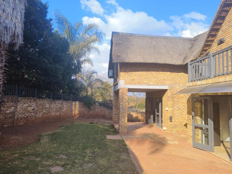 BEAUTIFUL modern x3 bedroom home - Photo 2