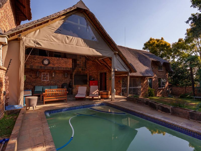NEWLY LISTED 5 BEDROOM SECURE HOME IN PRIME AREA WITH LOVELY ENTERTAINMENT AREA AND POOL - Photo 4