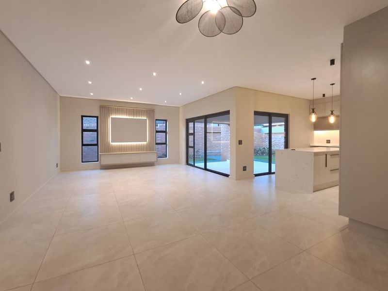 3 Bedroom Cluster in Brackenhurst - Photo 4