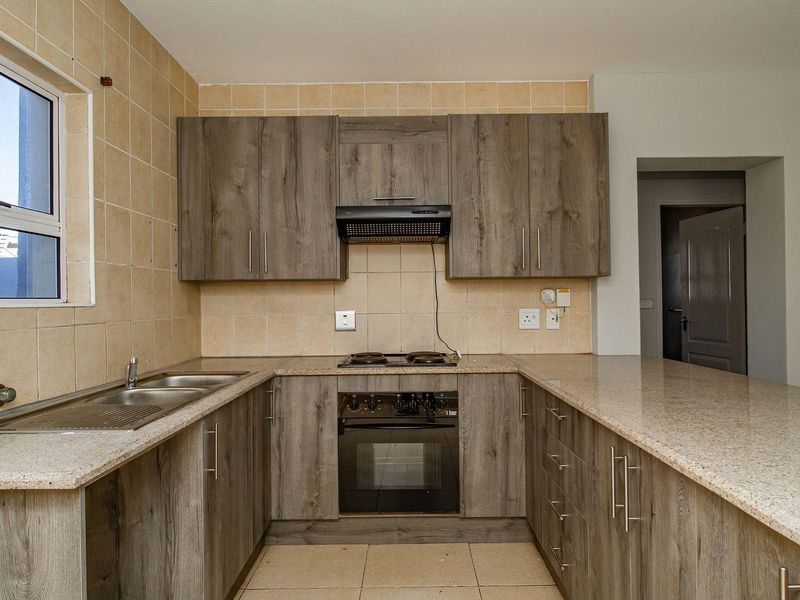 Your Ideal Home: Ground Floor Unit with Patio & Pool Access - Photo 9