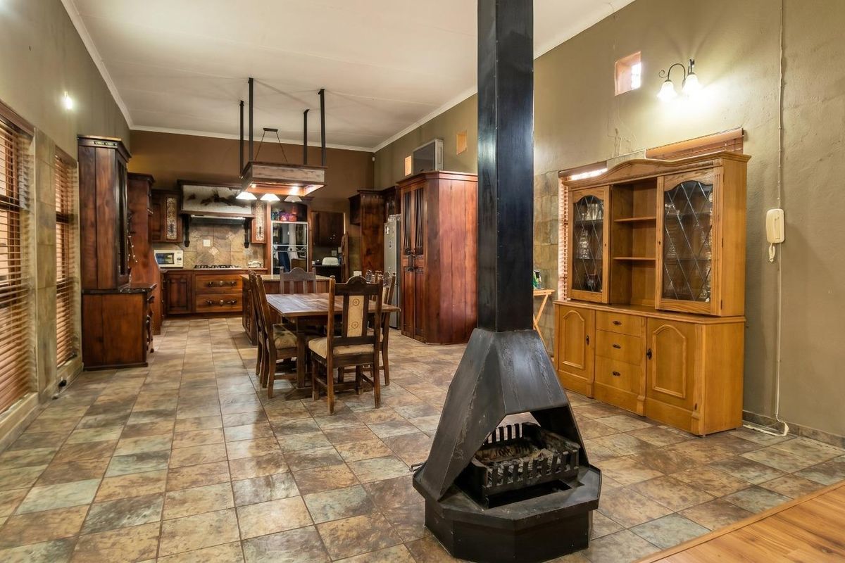 SPACIOUS FAMILY HOME WITH FLAT IN THE NORTH - Photo 2