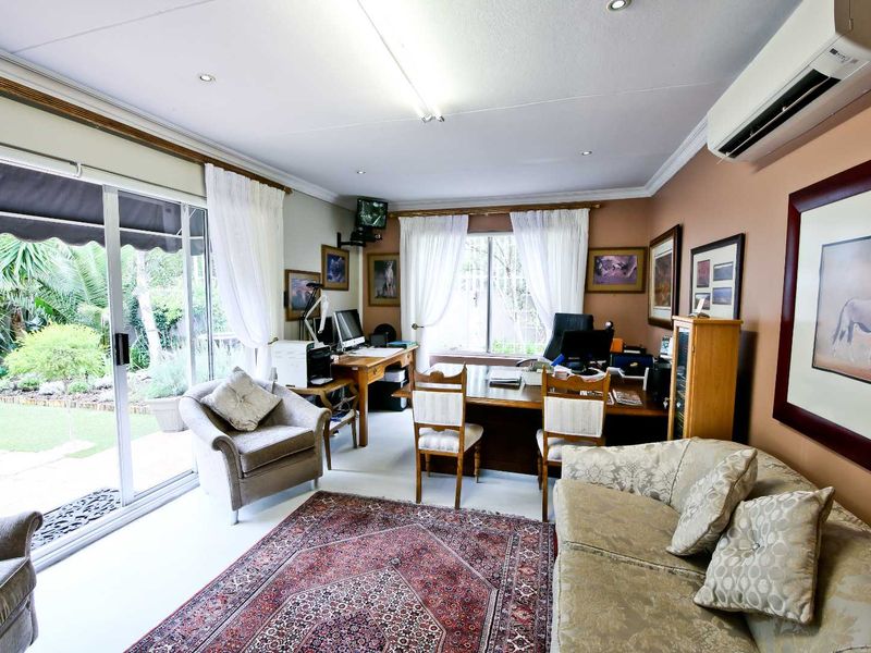 Immaculate family home in quiet neighbourhood - 4 Bedrooms - Photo 8
