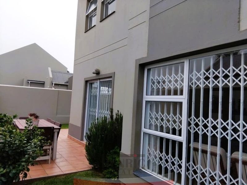 Secure Complex Living - Photo 9