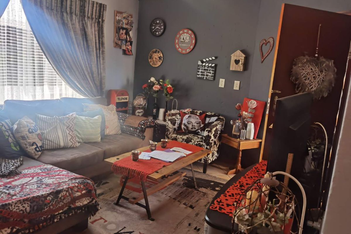 Double storey townhouse for sale in Glenmarais - Photo 5