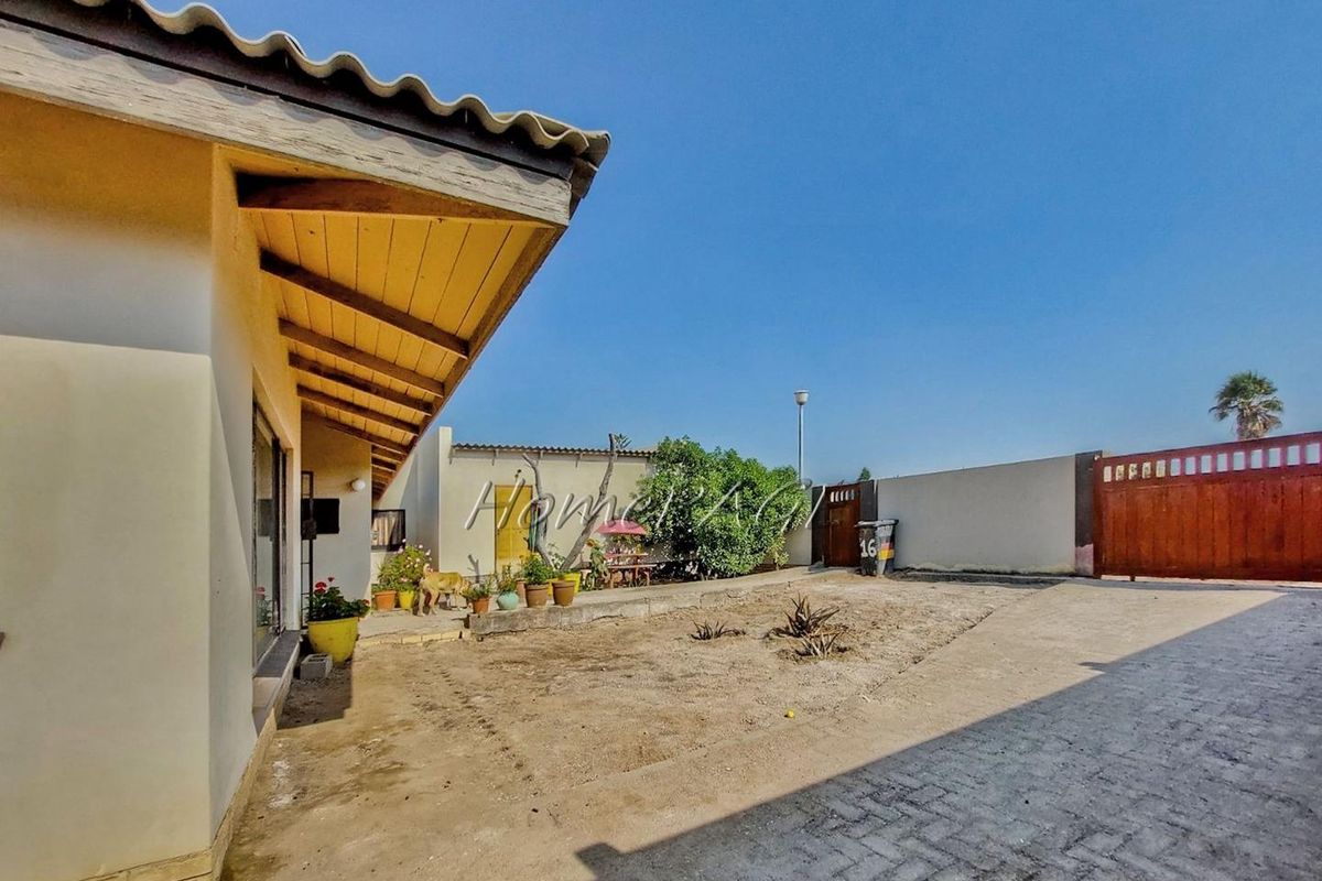 Hermes, Walvis Bay:  Spacious 3 Bedr Home is for sale - Photo 3