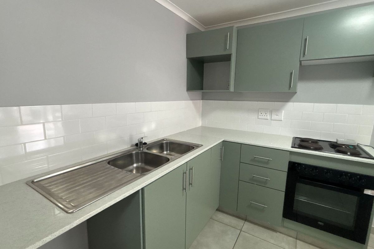 Modern One-Bedroom Flat with Split Loft to Rent in Forest Waters Contemporary Two-Bathroom Apartment - Photo 5