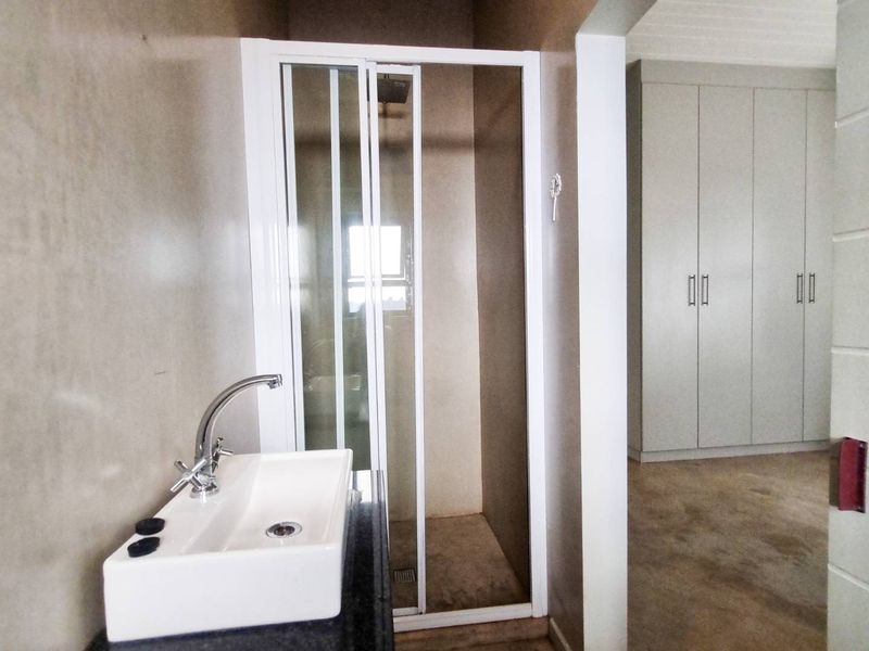 2-bedroom townhouse for sale - Photo 8