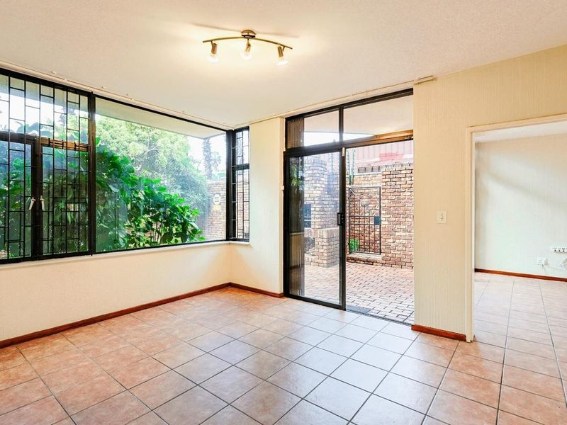 If homes could speak, this one would say: Life is Sweet. - Photo 8