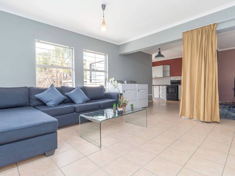 6 Bedroom House for Sale in Bloubosrand - Photo 8